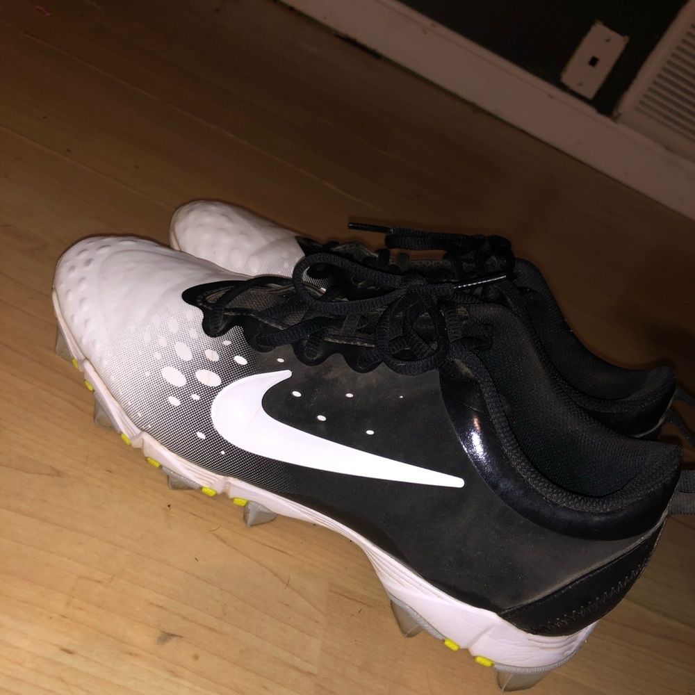 NIKE Cleats